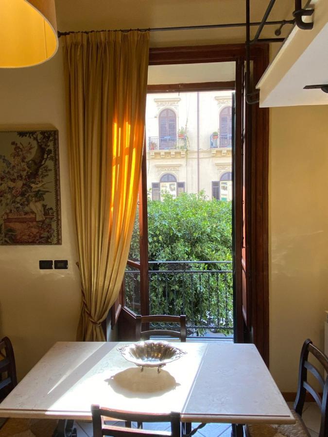 Voile Rouge Apartment Palermo Exterior photo