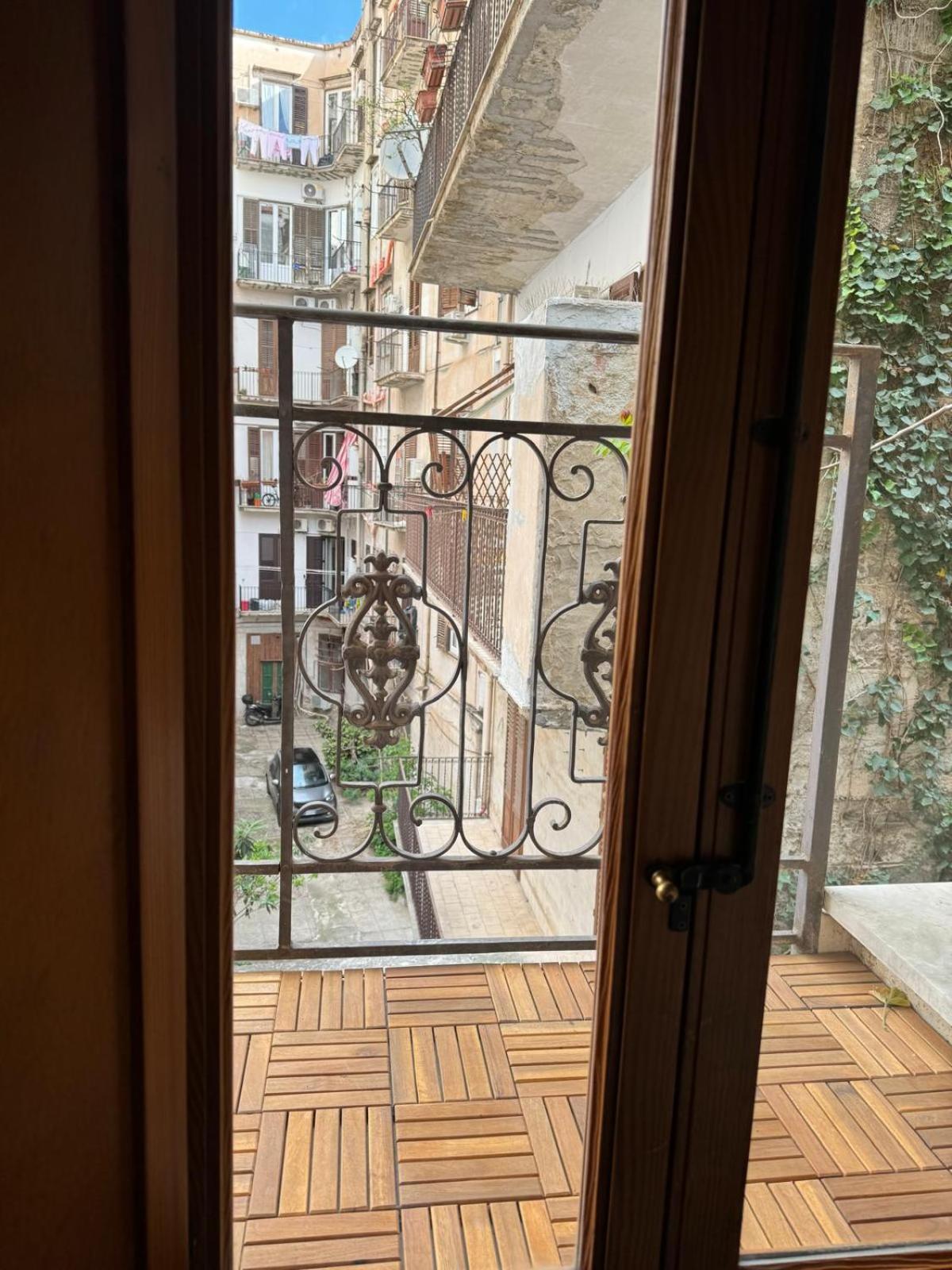 Voile Rouge Apartment Palermo Exterior photo