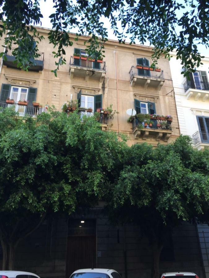 Voile Rouge Apartment Palermo Exterior photo